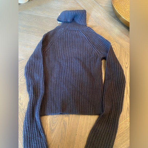 American Eagle Black Ribbed Turtleneck Sweater - Picture 4 of 4
